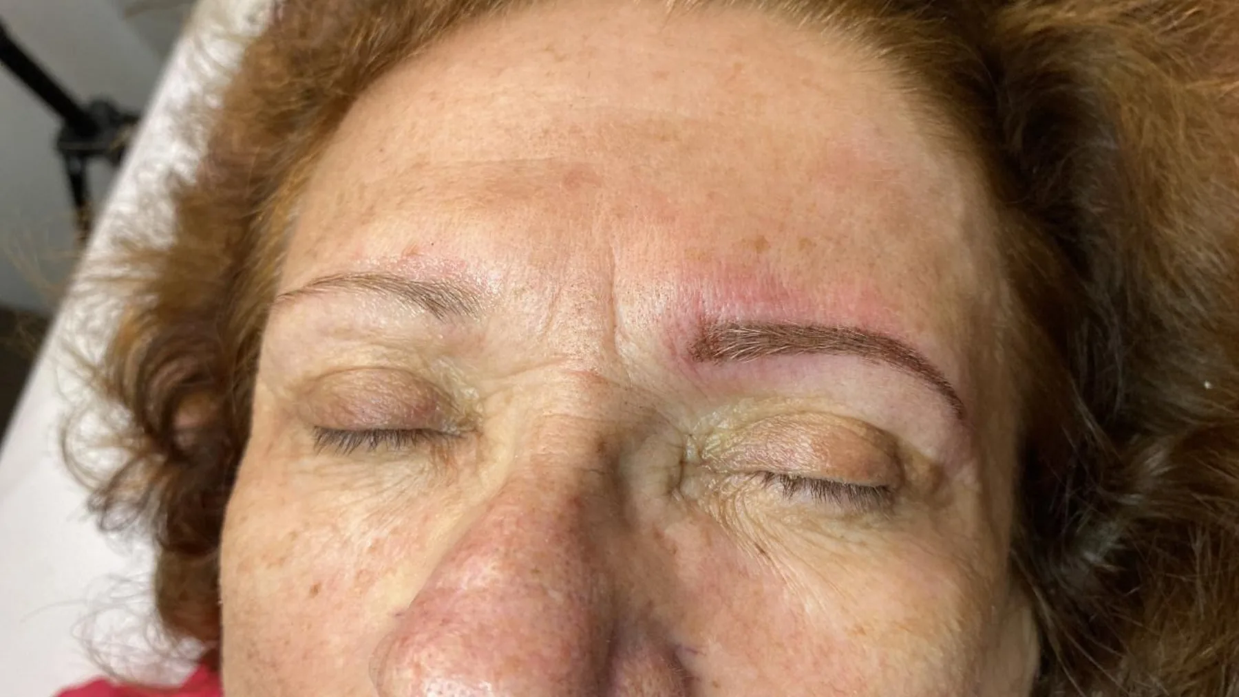 Sobrancelha depois da micropigmentação fio a fio